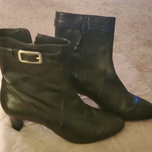 Authentic leather short boots